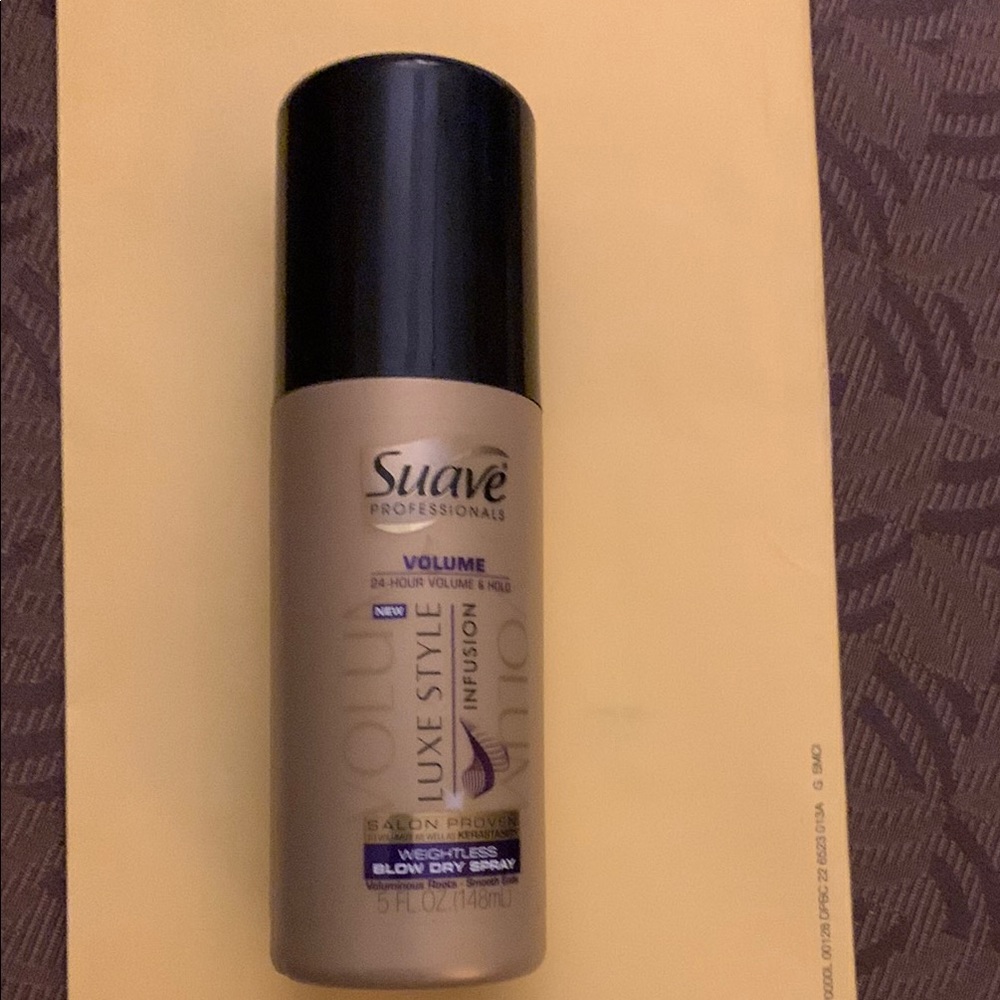 Black and Tan Hairspray for Effortless Style